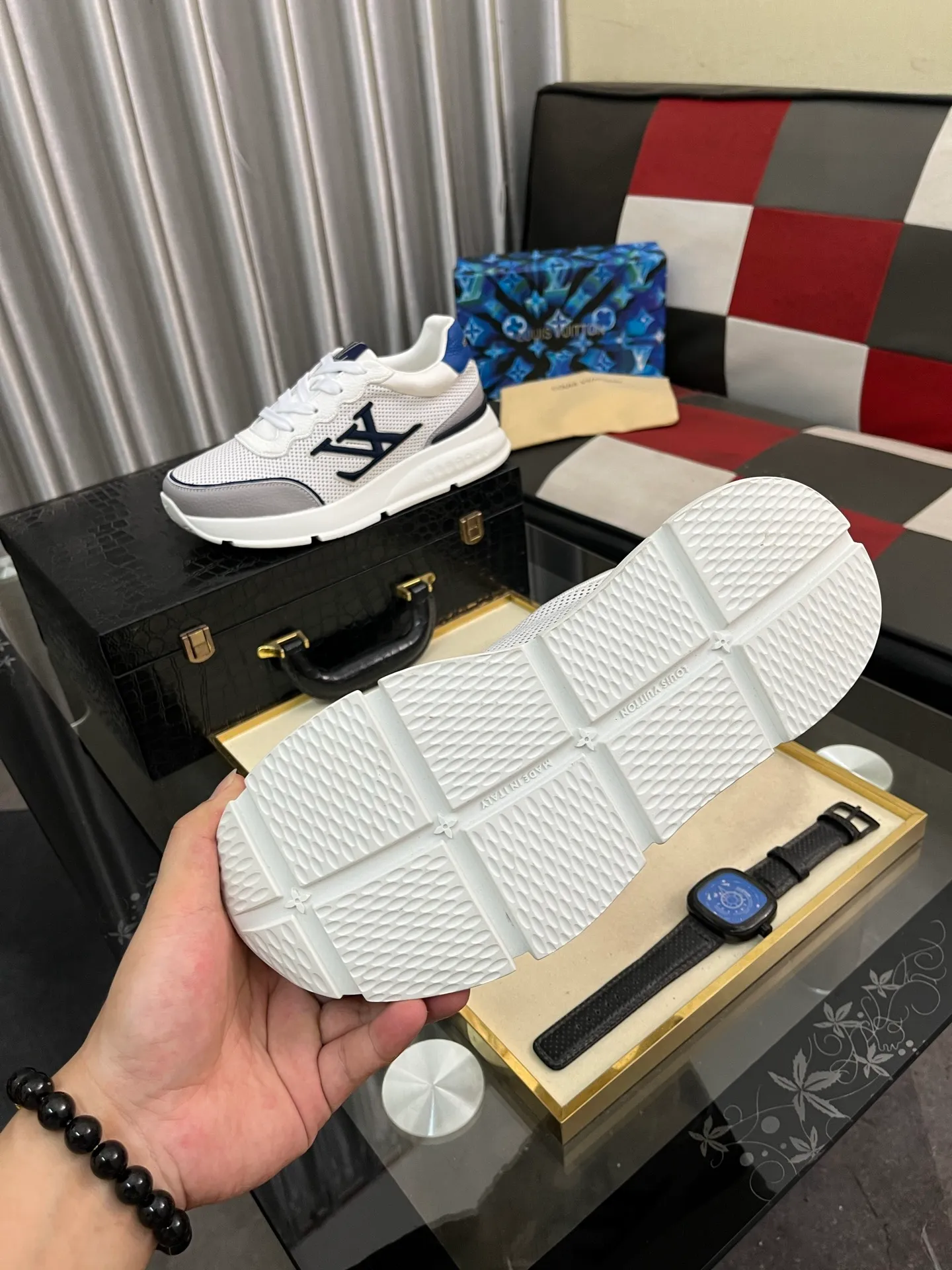 Men's shoes 💰440⌚️⌚️【LOUlS VUlTTON】Louis Vuitton ~ unique and casual style. LV counter purchasing 🏃casual shoes😍😍 are on sale at the men's counter at the same time. Italian imported brands select top-layer Italian cowhide. 🐑Sheepskin lining (refuses to discolor and rub feet) Sole: Original sole specially provided by the original factory 🎬Better in kind Code number: 38-446⃣️Color selection